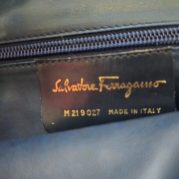 Salvatore Ferragamo Blue and White Shoulder Bag with Luxurious Design - Picture 7 of 10